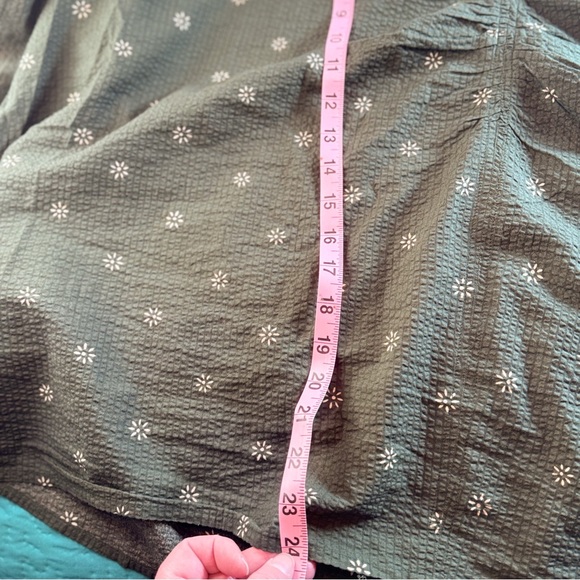 Olive Green Textured Floral V-Neck Top - Picture 10 of 10